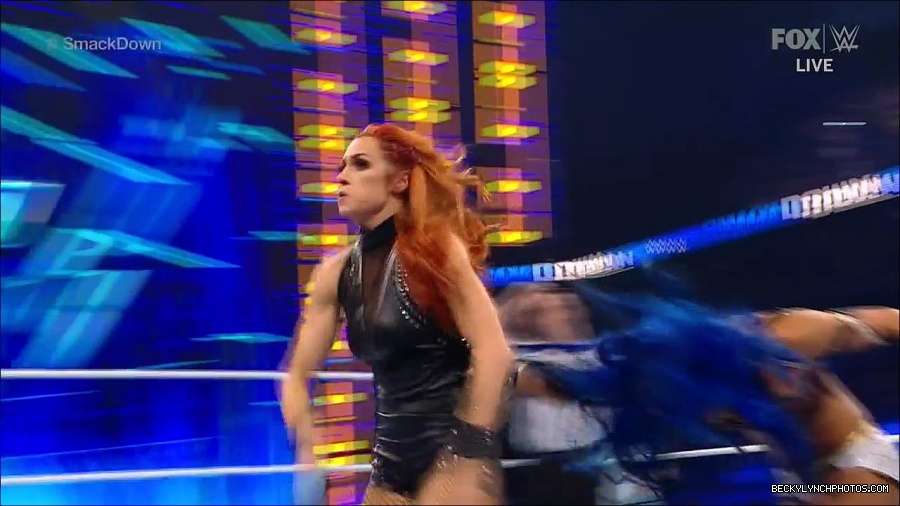 WWE_Supersized_SmackDown_2021_10_15_720p_HDTV_x264-NWCHD_mp4_005257730.jpg