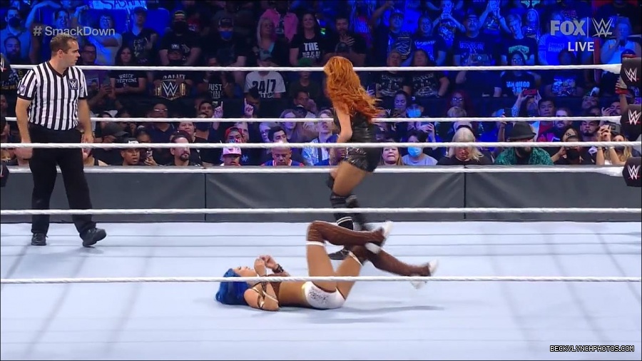 WWE_Supersized_SmackDown_2021_10_15_720p_HDTV_x264-NWCHD_mp4_005266138.jpg