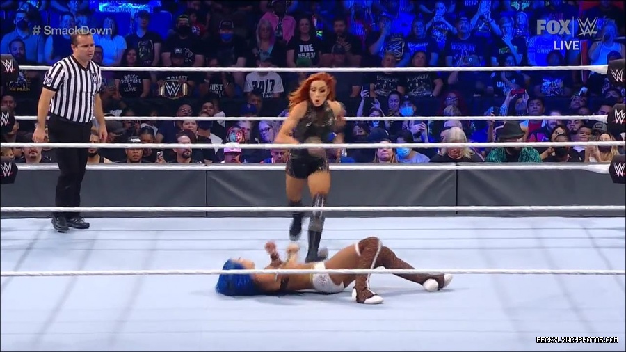 WWE_Supersized_SmackDown_2021_10_15_720p_HDTV_x264-NWCHD_mp4_005267339.jpg