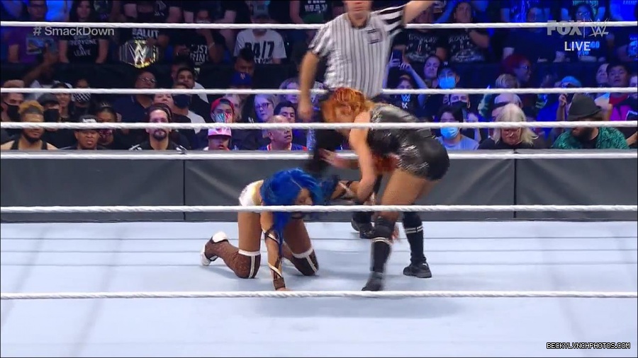 WWE_Supersized_SmackDown_2021_10_15_720p_HDTV_x264-NWCHD_mp4_005276949.jpg
