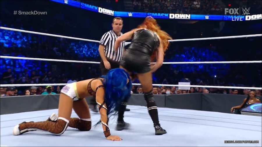 WWE_Supersized_SmackDown_2021_10_15_720p_HDTV_x264-NWCHD_mp4_005278150.jpg