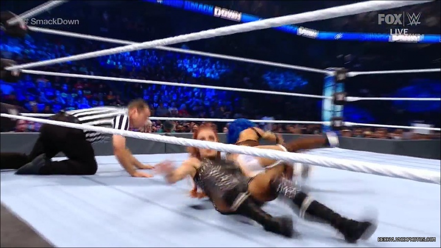 WWE_Supersized_SmackDown_2021_10_15_720p_HDTV_x264-NWCHD_mp4_005296168.jpg