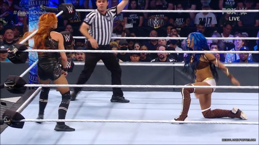 WWE_Supersized_SmackDown_2021_10_15_720p_HDTV_x264-NWCHD_mp4_005297369.jpg