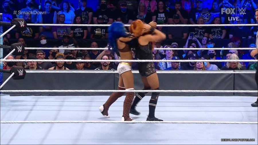 WWE_Supersized_SmackDown_2021_10_15_720p_HDTV_x264-NWCHD_mp4_005326799.jpg