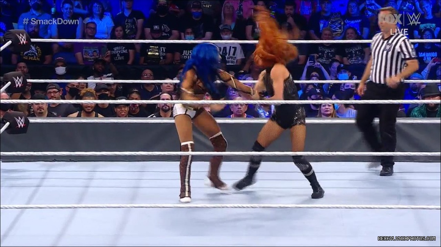 WWE_Supersized_SmackDown_2021_10_15_720p_HDTV_x264-NWCHD_mp4_005330402.jpg