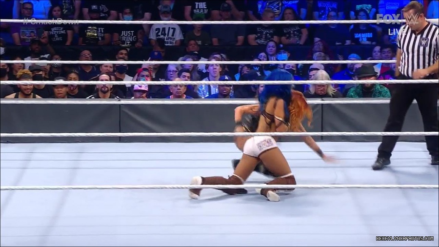 WWE_Supersized_SmackDown_2021_10_15_720p_HDTV_x264-NWCHD_mp4_005335207.jpg