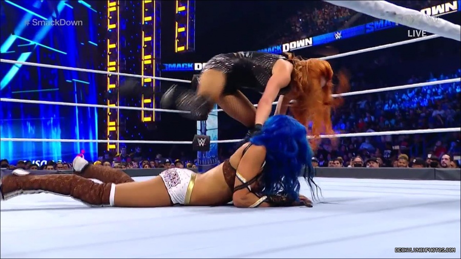 WWE_Supersized_SmackDown_2021_10_15_720p_HDTV_x264-NWCHD_mp4_005337609.jpg