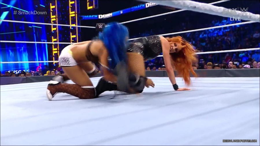 WWE_Supersized_SmackDown_2021_10_15_720p_HDTV_x264-NWCHD_mp4_005339411.jpg
