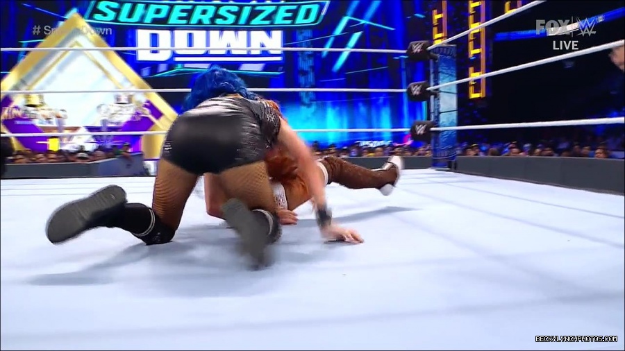 WWE_Supersized_SmackDown_2021_10_15_720p_HDTV_x264-NWCHD_mp4_005342414.jpg