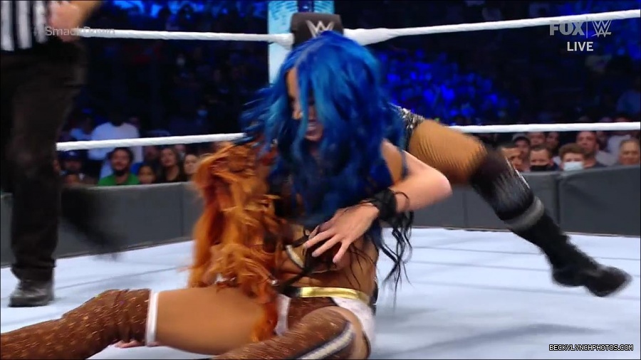 WWE_Supersized_SmackDown_2021_10_15_720p_HDTV_x264-NWCHD_mp4_005343615.jpg