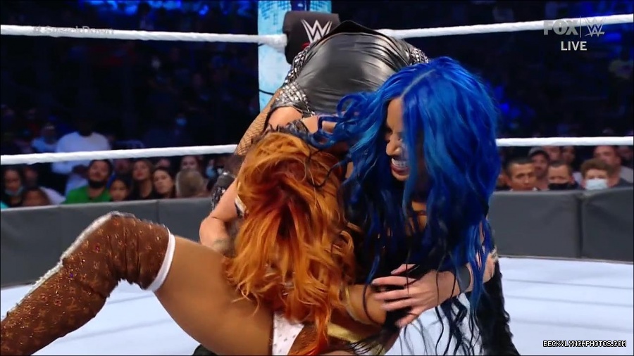 WWE_Supersized_SmackDown_2021_10_15_720p_HDTV_x264-NWCHD_mp4_005344817.jpg