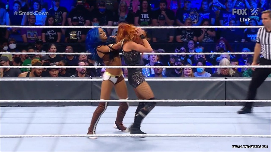 WWE_Supersized_SmackDown_2021_10_15_720p_HDTV_x264-NWCHD_mp4_005349021.jpg