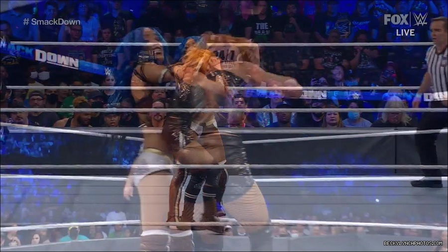 WWE_Supersized_SmackDown_2021_10_15_720p_HDTV_x264-NWCHD_mp4_005349621.jpg