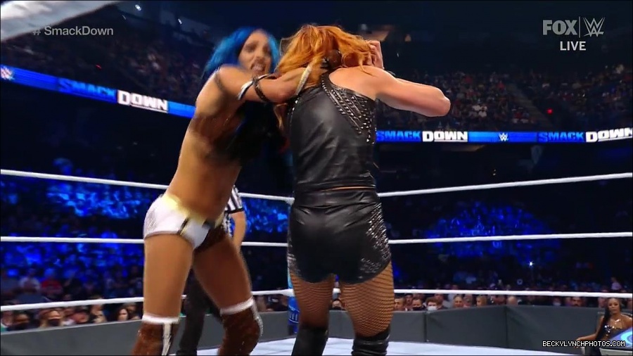 WWE_Supersized_SmackDown_2021_10_15_720p_HDTV_x264-NWCHD_mp4_005350222.jpg