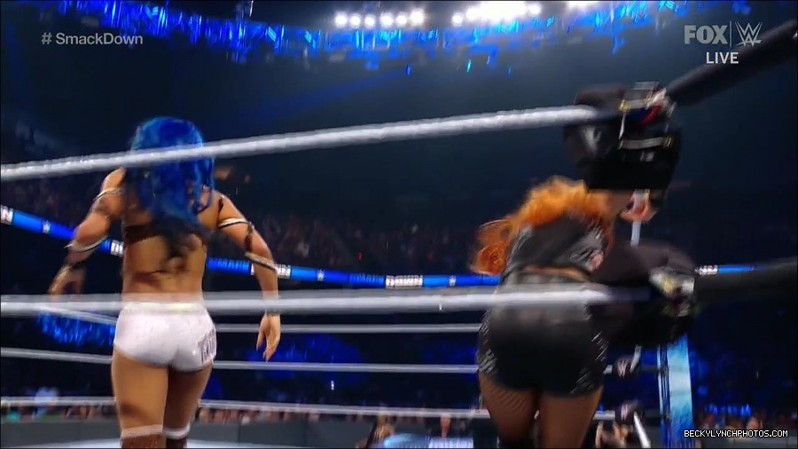 WWE_Supersized_SmackDown_2021_10_15_720p_HDTV_x264-NWCHD_mp4_005352624.jpg