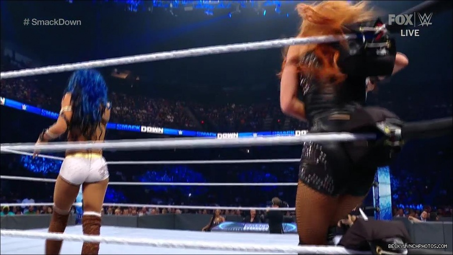 WWE_Supersized_SmackDown_2021_10_15_720p_HDTV_x264-NWCHD_mp4_005353225.jpg