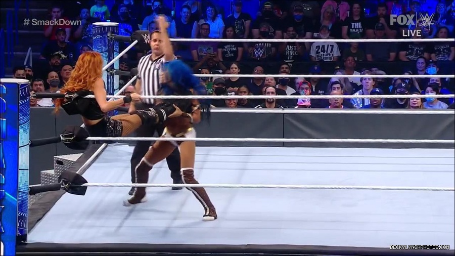 WWE_Supersized_SmackDown_2021_10_15_720p_HDTV_x264-NWCHD_mp4_005359832.jpg