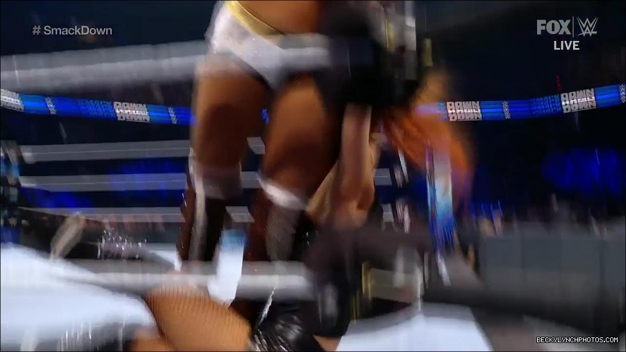 WWE_Supersized_SmackDown_2021_10_15_720p_HDTV_x264-NWCHD_mp4_005363435.jpg