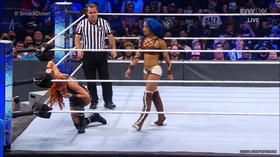 WWE_Supersized_SmackDown_2021_10_15_720p_HDTV_x264-NWCHD_mp4_005384456.jpg