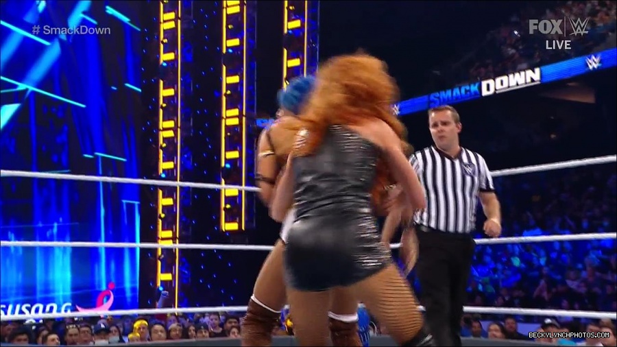 WWE_Supersized_SmackDown_2021_10_15_720p_HDTV_x264-NWCHD_mp4_005395868.jpg