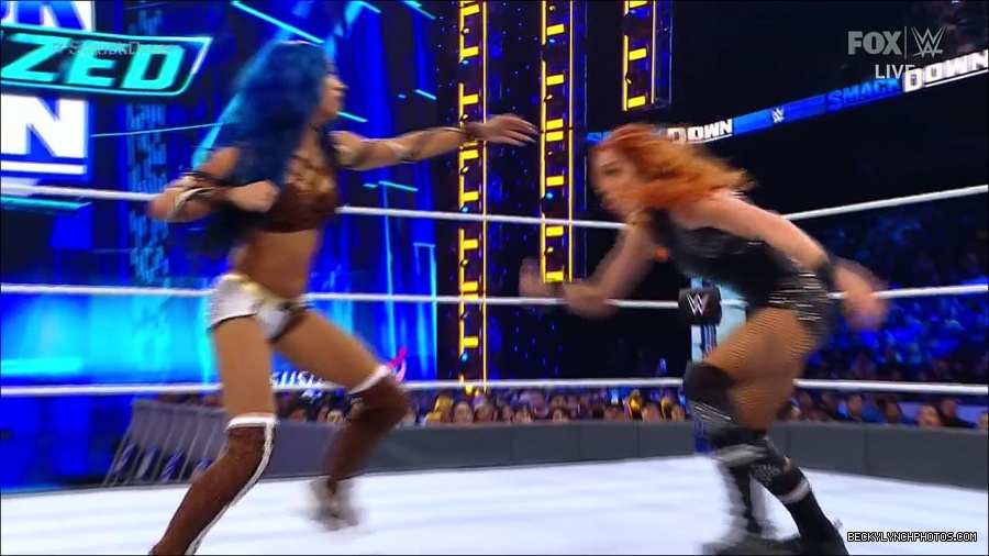 WWE_Supersized_SmackDown_2021_10_15_720p_HDTV_x264-NWCHD_mp4_005403075.jpg