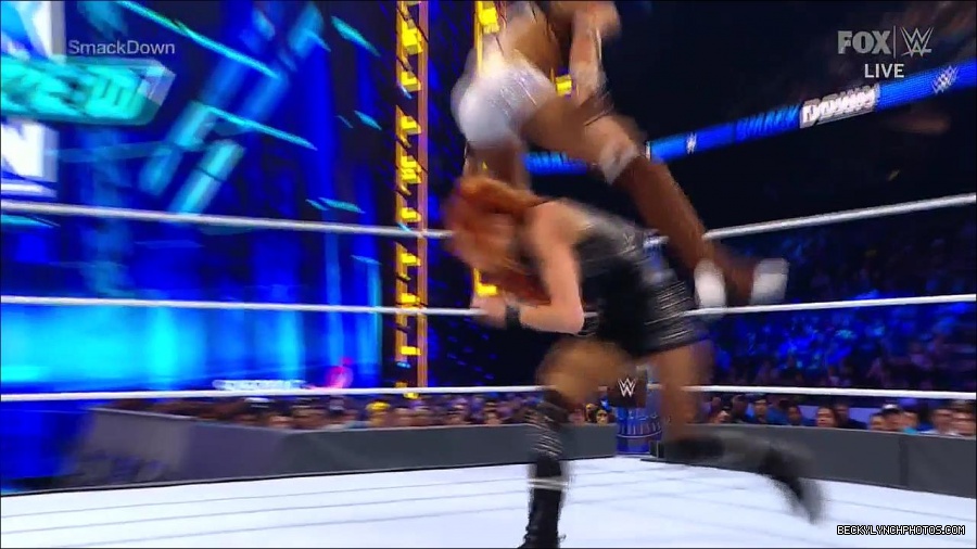 WWE_Supersized_SmackDown_2021_10_15_720p_HDTV_x264-NWCHD_mp4_005407279.jpg