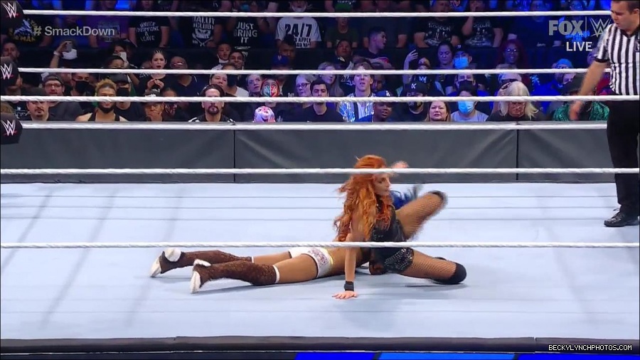 WWE_Supersized_SmackDown_2021_10_15_720p_HDTV_x264-NWCHD_mp4_005410282.jpg