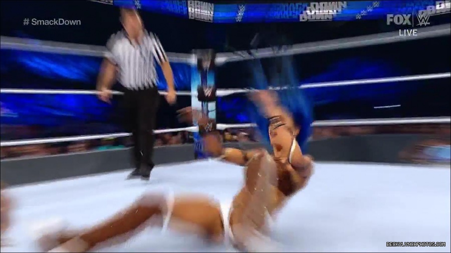 WWE_Supersized_SmackDown_2021_10_15_720p_HDTV_x264-NWCHD_mp4_005413886.jpg