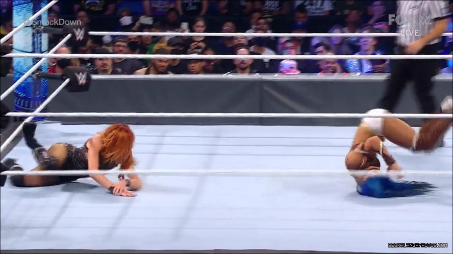 WWE_Supersized_SmackDown_2021_10_15_720p_HDTV_x264-NWCHD_mp4_005414486.jpg