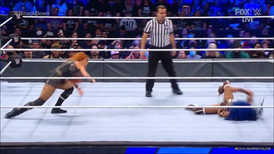 WWE_Supersized_SmackDown_2021_10_15_720p_HDTV_x264-NWCHD_mp4_005415687.jpg