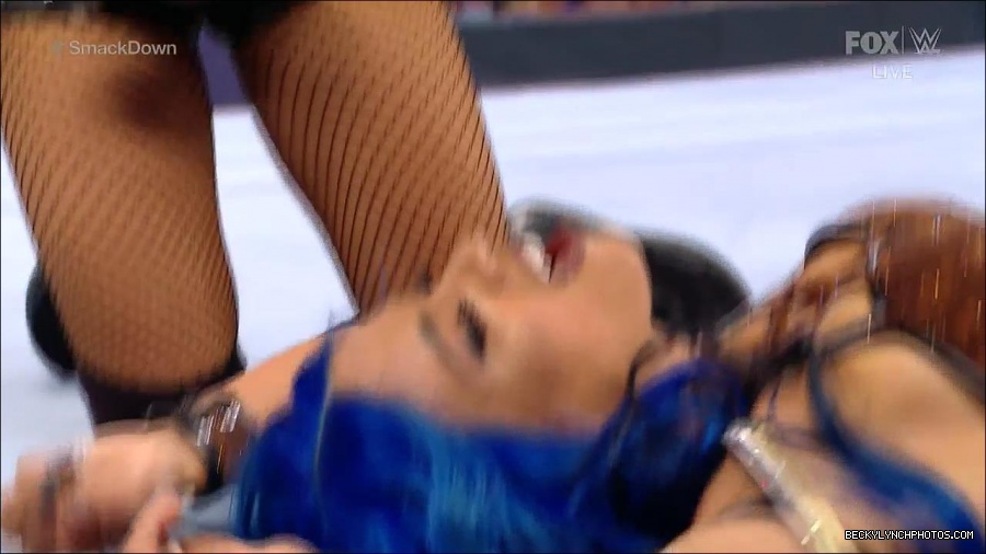 WWE_Supersized_SmackDown_2021_10_15_720p_HDTV_x264-NWCHD_mp4_005430102.jpg