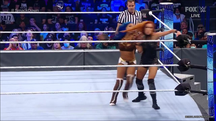 WWE_Supersized_SmackDown_2021_10_15_720p_HDTV_x264-NWCHD_mp4_005444516.jpg