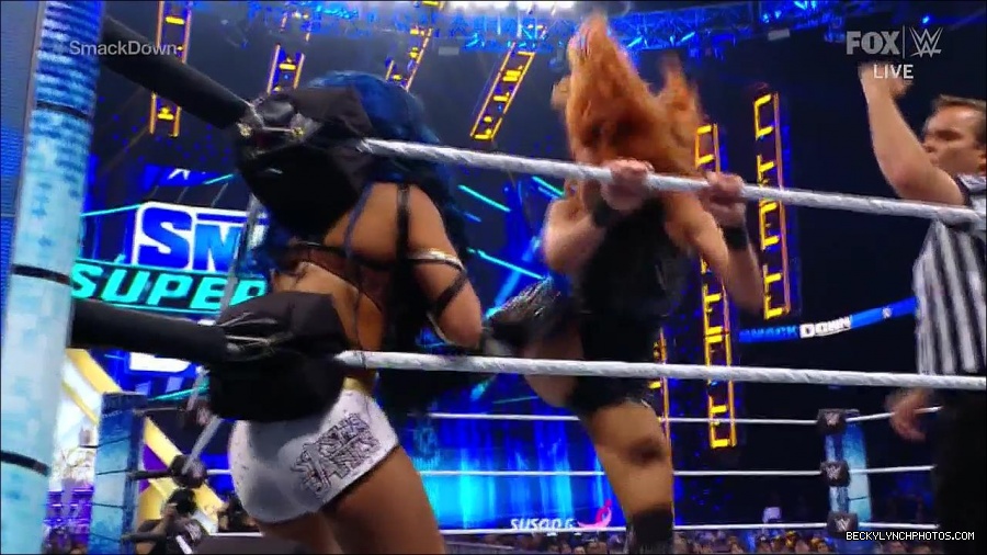 WWE_Supersized_SmackDown_2021_10_15_720p_HDTV_x264-NWCHD_mp4_005448720.jpg