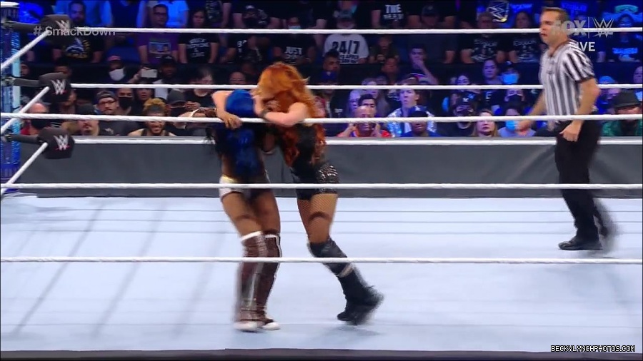 WWE_Supersized_SmackDown_2021_10_15_720p_HDTV_x264-NWCHD_mp4_005452925.jpg