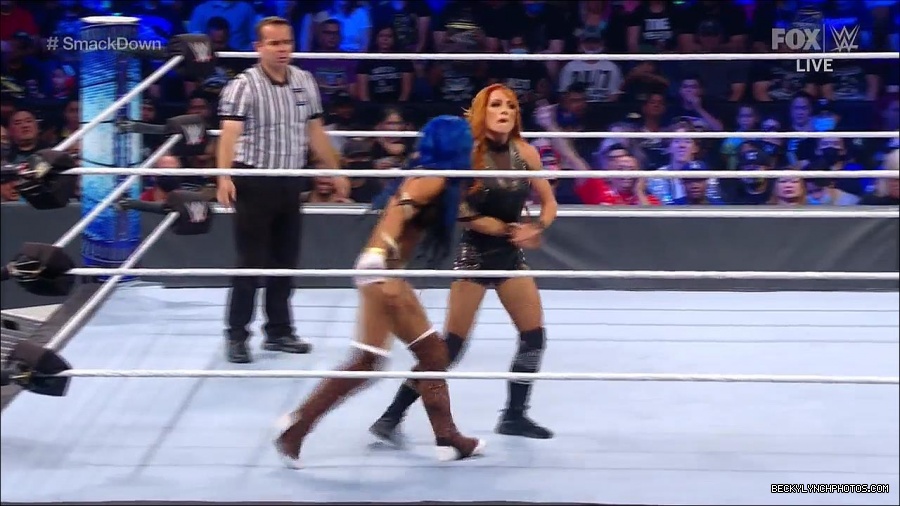 WWE_Supersized_SmackDown_2021_10_15_720p_HDTV_x264-NWCHD_mp4_005461934.jpg