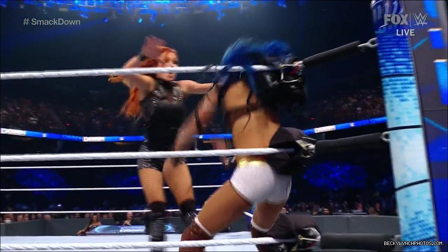 WWE_Supersized_SmackDown_2021_10_15_720p_HDTV_x264-NWCHD_mp4_005465537.jpg