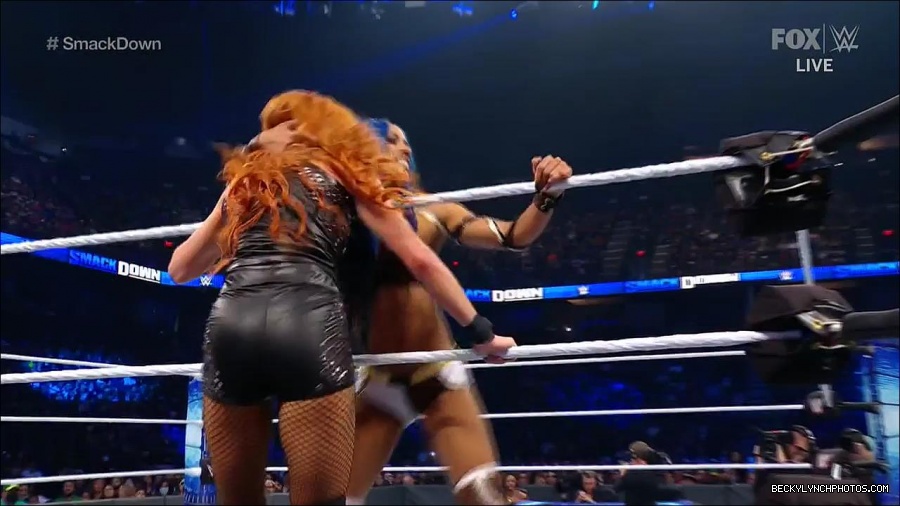 WWE_Supersized_SmackDown_2021_10_15_720p_HDTV_x264-NWCHD_mp4_005469741.jpg