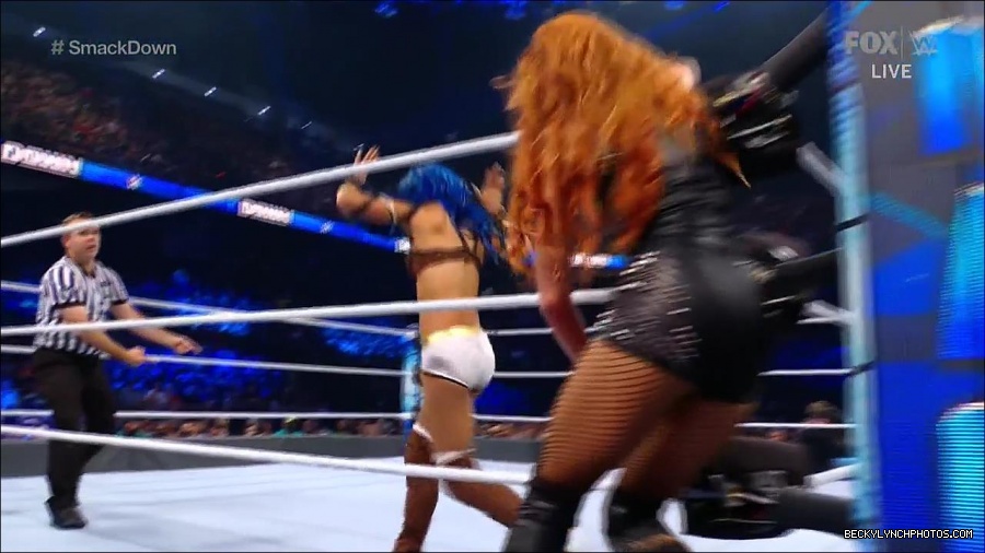 WWE_Supersized_SmackDown_2021_10_15_720p_HDTV_x264-NWCHD_mp4_005474546.jpg