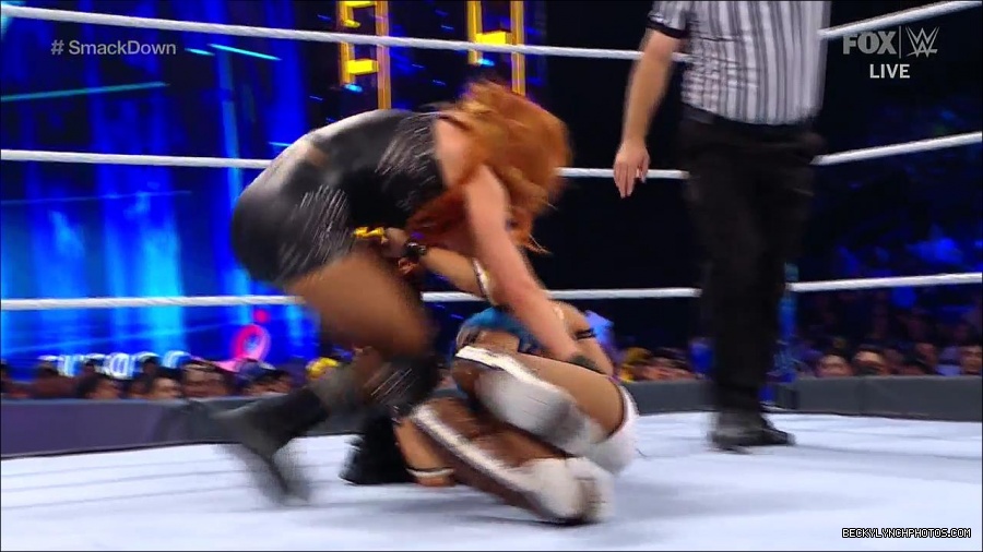 WWE_Supersized_SmackDown_2021_10_15_720p_HDTV_x264-NWCHD_mp4_005508780.jpg