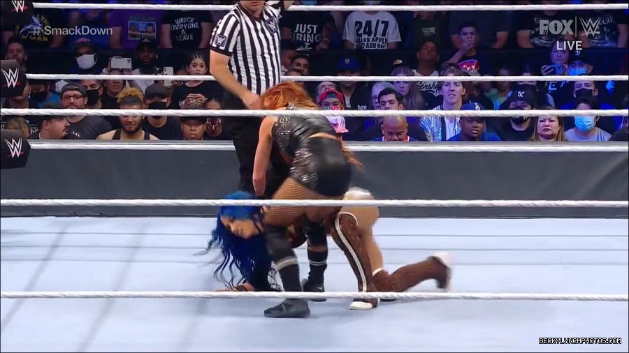 WWE_Supersized_SmackDown_2021_10_15_720p_HDTV_x264-NWCHD_mp4_005509381.jpg