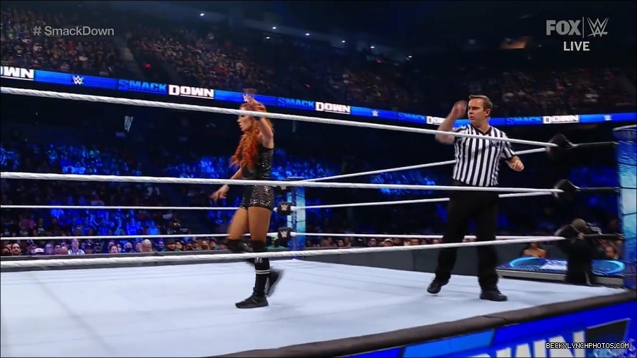 WWE_Supersized_SmackDown_2021_10_15_720p_HDTV_x264-NWCHD_mp4_005517189.jpg