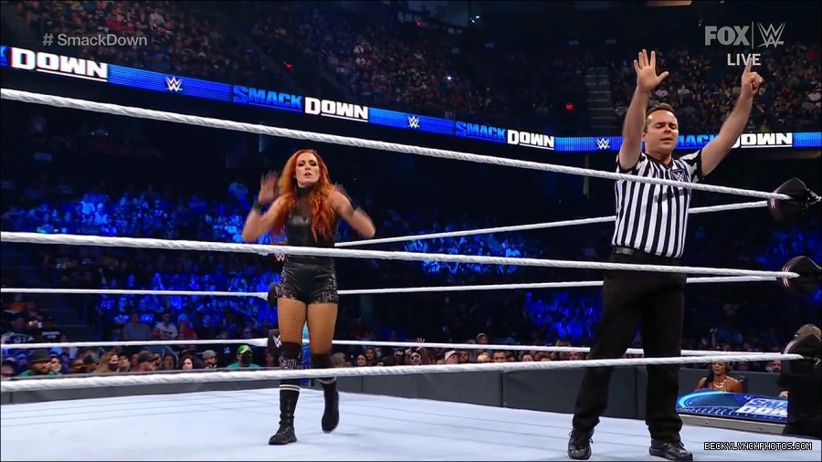 WWE_Supersized_SmackDown_2021_10_15_720p_HDTV_x264-NWCHD_mp4_005526798.jpg