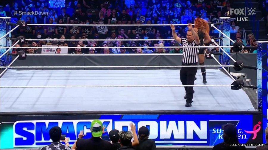 WWE_Supersized_SmackDown_2021_10_15_720p_HDTV_x264-NWCHD_mp4_005532204.jpg