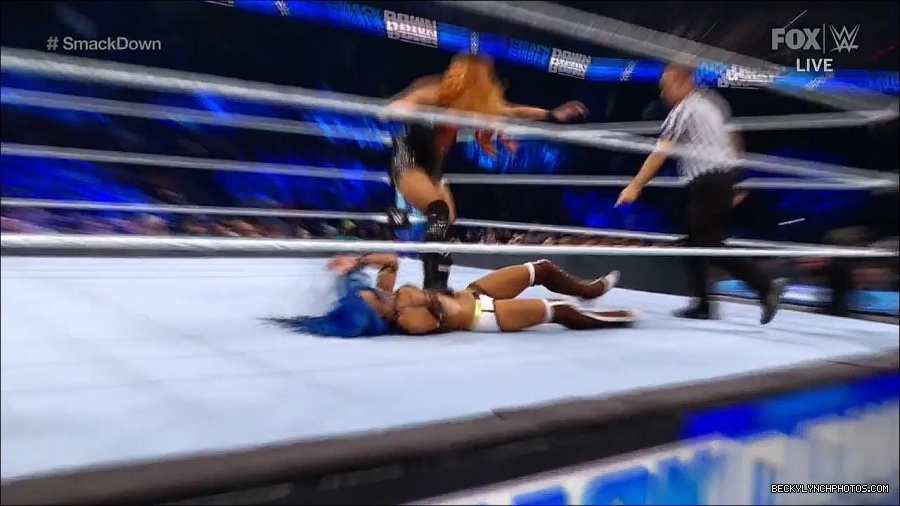 WWE_Supersized_SmackDown_2021_10_15_720p_HDTV_x264-NWCHD_mp4_005534606.jpg