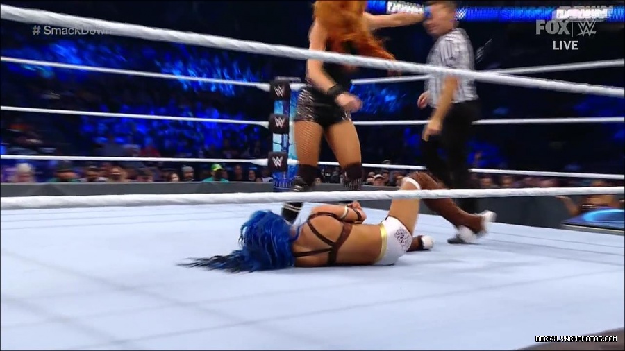 WWE_Supersized_SmackDown_2021_10_15_720p_HDTV_x264-NWCHD_mp4_005535207.jpg