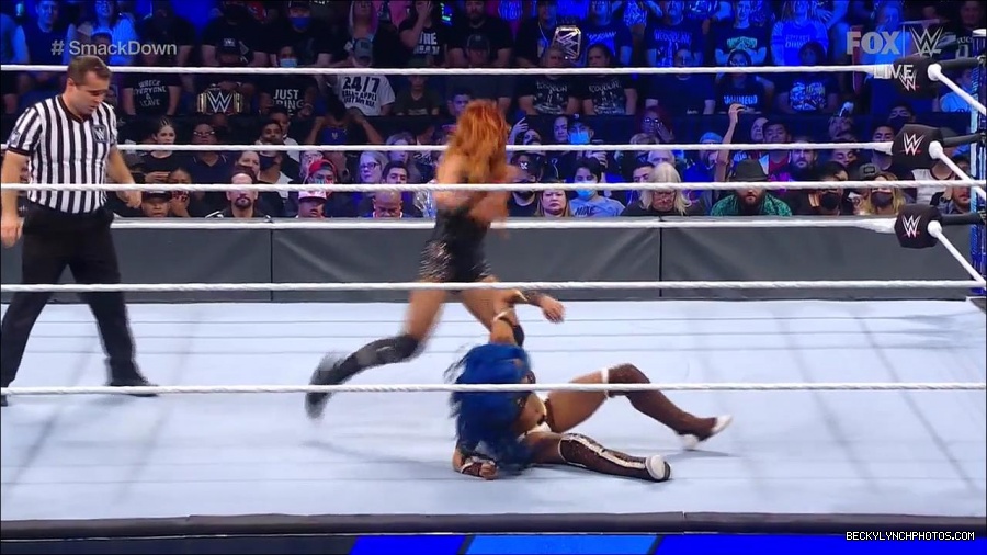 WWE_Supersized_SmackDown_2021_10_15_720p_HDTV_x264-NWCHD_mp4_005538210.jpg