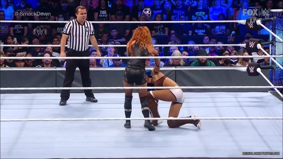WWE_Supersized_SmackDown_2021_10_15_720p_HDTV_x264-NWCHD_mp4_005542414.jpg