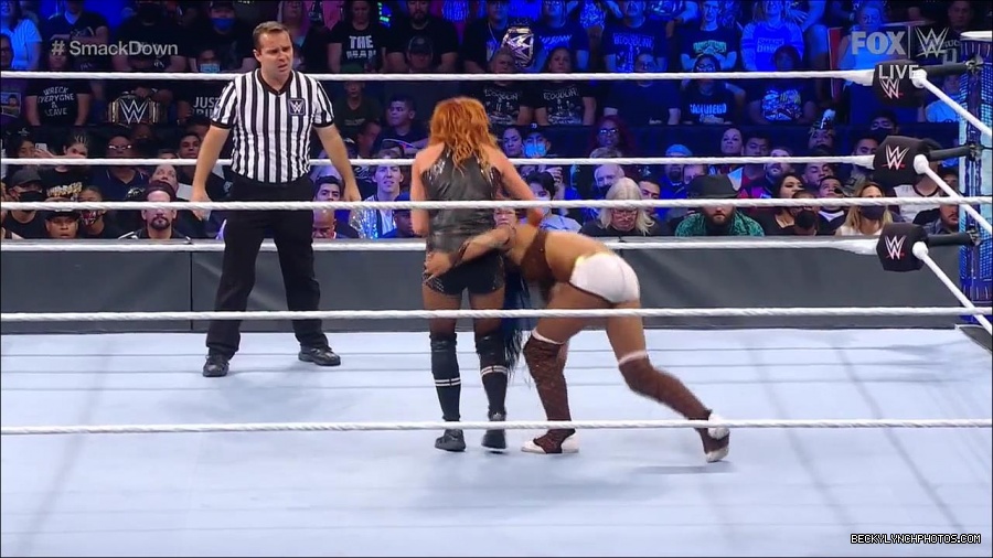 WWE_Supersized_SmackDown_2021_10_15_720p_HDTV_x264-NWCHD_mp4_005543015.jpg