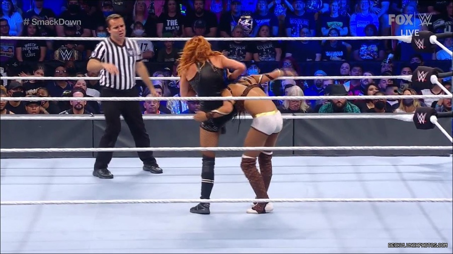WWE_Supersized_SmackDown_2021_10_15_720p_HDTV_x264-NWCHD_mp4_005543615.jpg