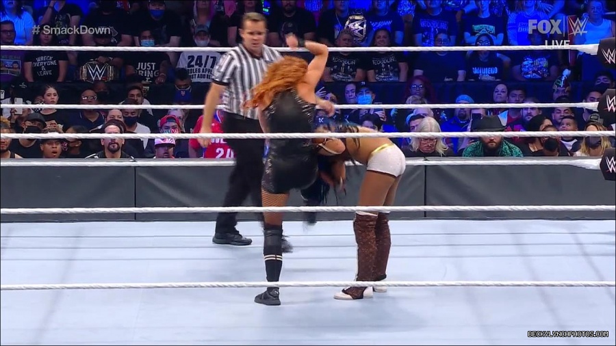 WWE_Supersized_SmackDown_2021_10_15_720p_HDTV_x264-NWCHD_mp4_005546618.jpg